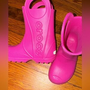 Pink croc size 10c girl rain boots.